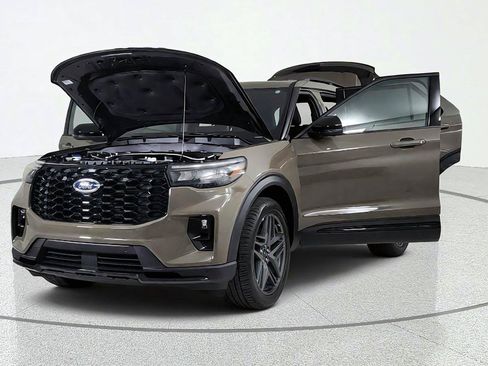 Used 2026 Ford Explorer ST-Line w/ ST-Line Street Pack AWD/4WD image 10