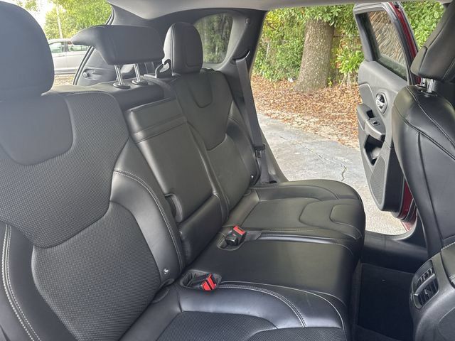 Used 2019 Jeep Cherokee Limited w/ Technology Group AWD/4WD image 11