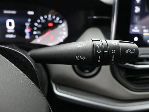 Used 2025 Jeep Compass Limited image 28