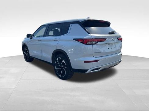 Used 2024 Mitsubishi Outlander SE image 5