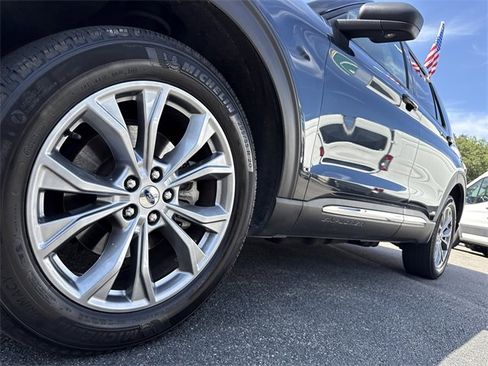 Used 2022 Ford Explorer XLT w/ Equipment Group 202A image 17