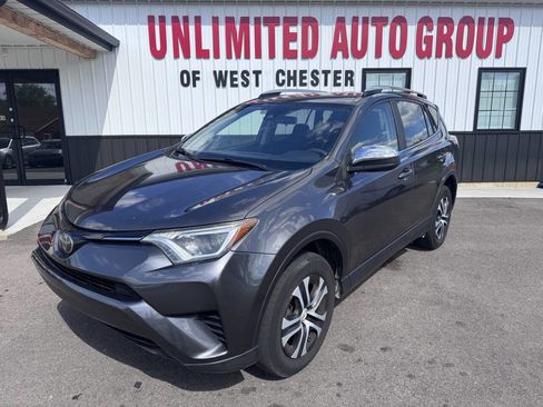 Used 2018 Toyota RAV4 LE FWD image 1