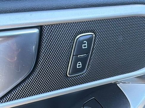 Certified 2022 Ford Explorer XLT w/ Equipment Group 202A image 10