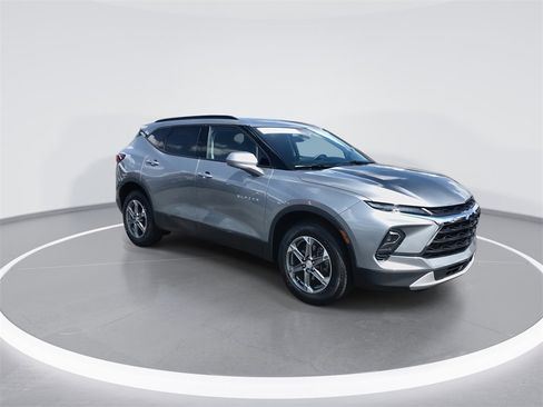 Used 2023 Chevrolet Blazer LT w/ Convenience Package image 2