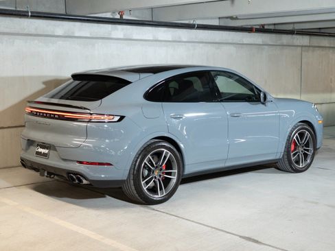 Certified 2024 Porsche Cayenne Turbo AWD/4WD image 9