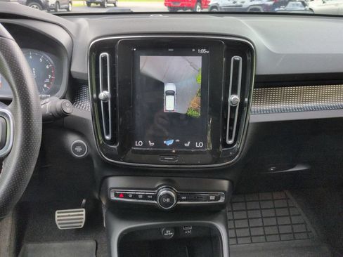 Used 2021 Volvo XC40 T5 R-Design AWD/4WD image 14