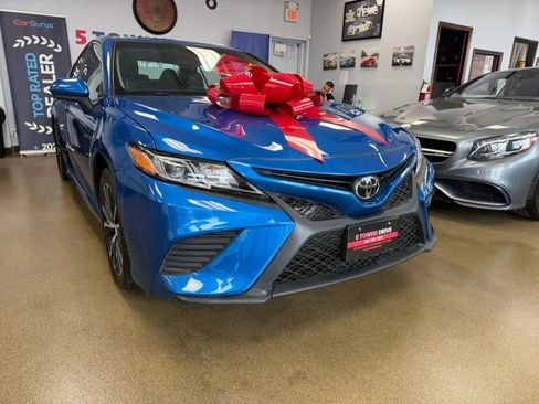 Used 2018 Toyota Camry SE FWD image 4