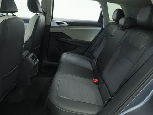 New 2025 Volkswagen Taos SE w/ Panoramic Sunroof Package FWD image 33