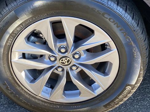 Used 2021 Toyota Sienna XLE image 29