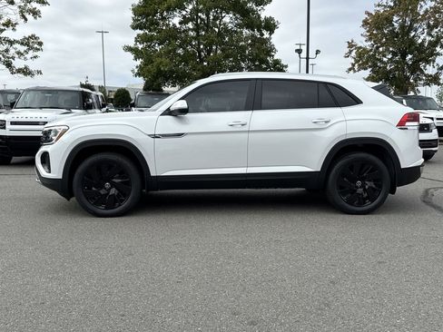 New 2026 Volkswagen Atlas Cross Sport SE FWD image 3