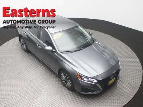 Used 2023 Nissan Altima 2.5 SV FWD image 3