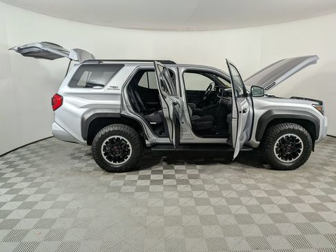 Used 2025 Toyota 4Runner TRD Off-Road AWD/4WD image 9