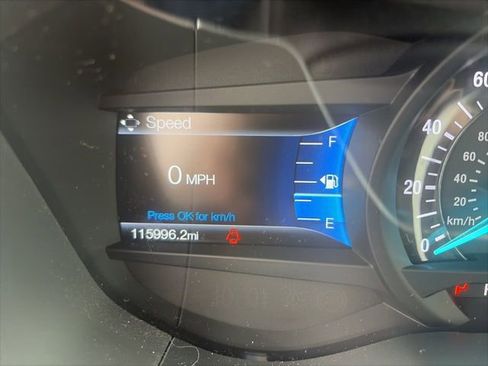 Used 2017 Ford Fusion SE w/ Fusion SE Technology Package image 12