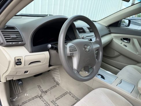 Used 2011 Toyota Camry LE image 16