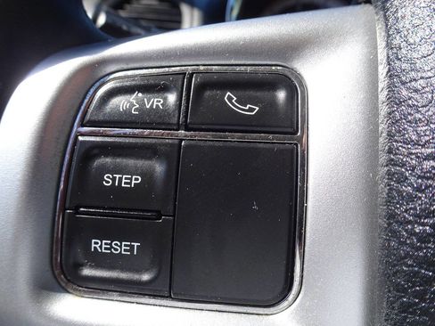 Used 2013 Dodge Grand Caravan SE image 32