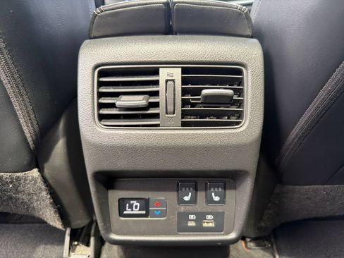 Used 2021 Nissan Rogue Platinum FWD image 24