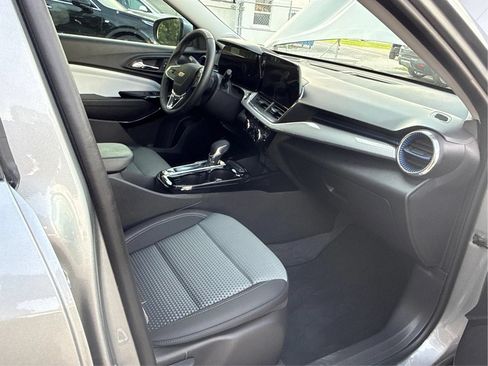 Used 2026 Chevrolet Trax LT w/ Driver Confidence Package FWD image 22