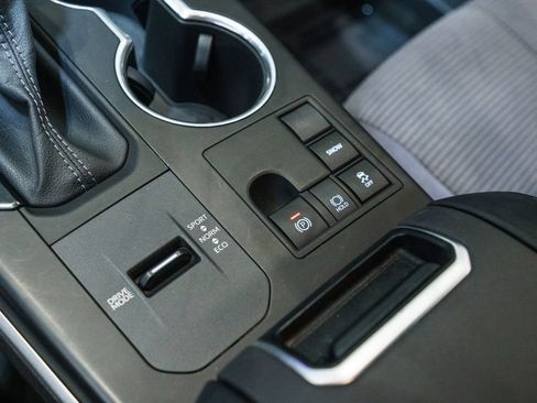 Used 2023 Toyota Highlander LE FWD image 25