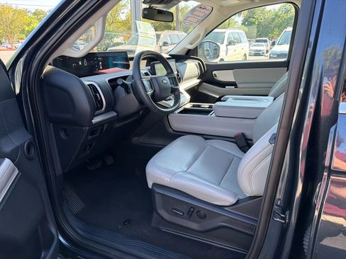 Certified 2025 Ford Expedition Active RWD image 9
