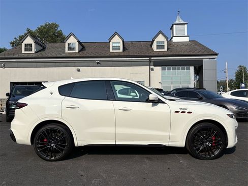 Used 2023 Maserati Levante Trofeo image 45
