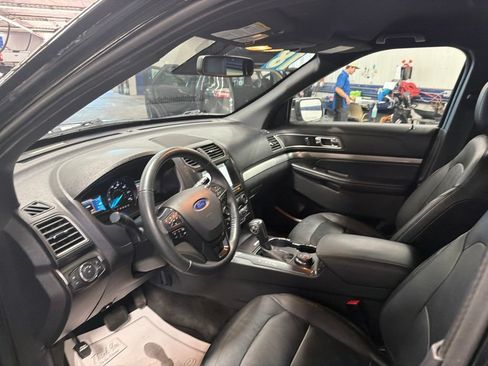 Used 2018 Ford Explorer XLT w/ Equipment Group 202A AWD/4WD image 20