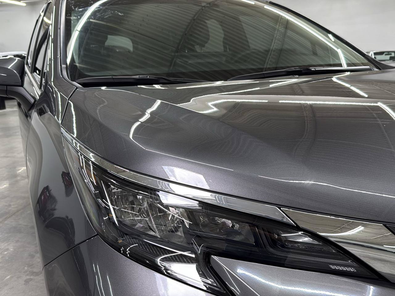 Used 2025 Toyota Sienna XLE FWD image 5