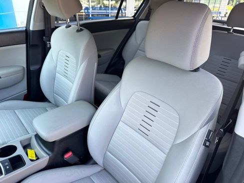 Used 2022 Kia Sportage LX w/ LX FWD Value Edition Package image 17