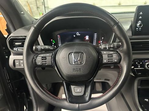 Used 2025 Honda Pilot Black Edition image 19