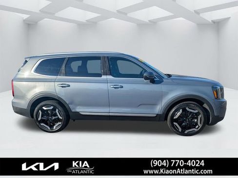 Used 2023 Kia Telluride S image 2
