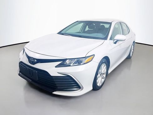 Used 2023 Toyota Camry LE FWD image 5