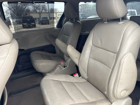 Used 2017 Toyota Sienna XLE w/ XLE Navigation Package image 12