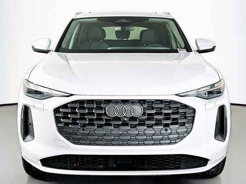 Used 2025 Audi Q5 Premium w/ Convenience Package image 2