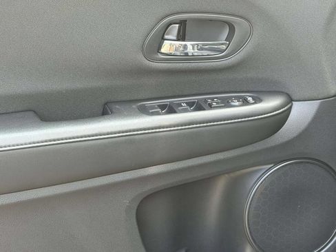 Used 2021 Honda HR-V LX image 23