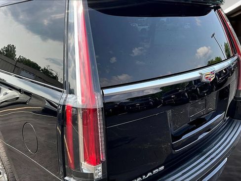 Used 2019 Cadillac Escalade ESV Premium Luxury AWD/4WD image 23