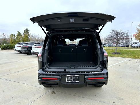New 2026 INFINITI QX80 4WD image 12