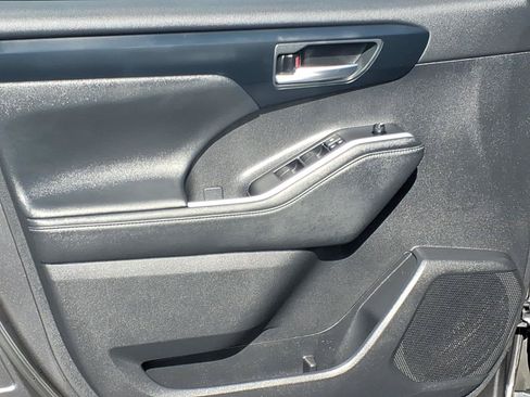 Used 2023 Toyota Highlander XLE FWD image 14