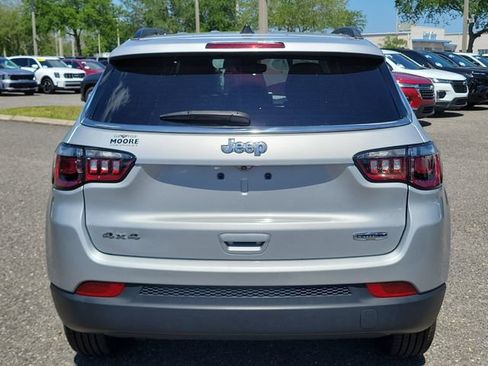 Used 2024 Jeep Compass Latitude AWD/4WD image 9
