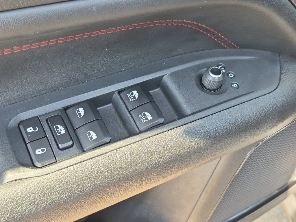Used 2025 Jeep Compass Trailhawk AWD/4WD image 18