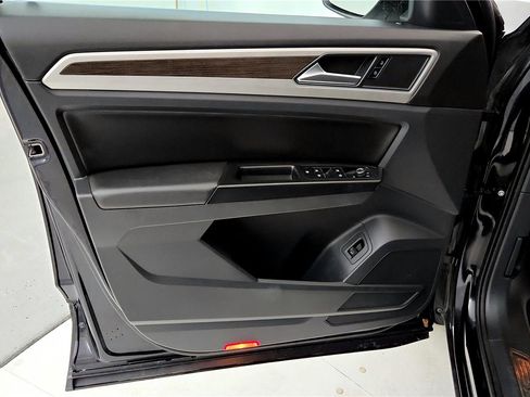 Used 2019 Volkswagen Atlas SEL image 24