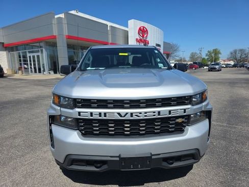 Used 2020 Chevrolet Silverado 1500 Custom w/ Custom Value Package image 2