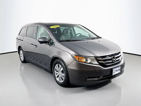 Used 2016 Honda Odyssey SE image 1