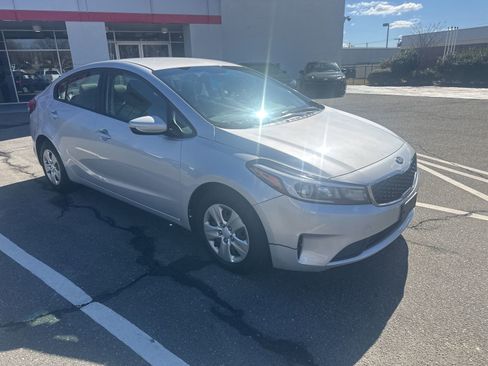Used 2017 Kia Forte LX image 7