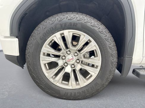 Used 2025 GMC Sierra 1500 Denali w/ Technology Package AWD/4WD image 12