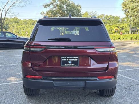 Used 2024 Jeep Grand Cherokee Altitude AWD/4WD image 13