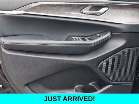 Used 2026 Jeep Grand Cherokee Altitude AWD/4WD image 13