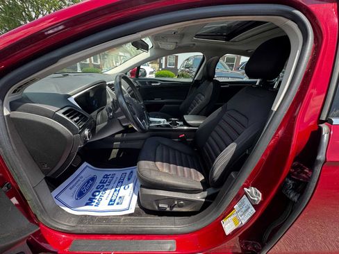 Used 2014 Ford Fusion SE w/ Equipment Group 201A FWD image 2