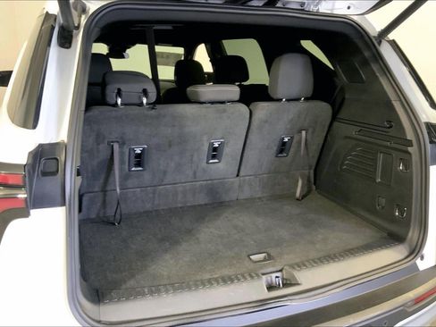 Used 2024 Chevrolet Traverse LT AWD/4WD image 4