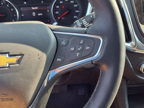 Used 2023 Chevrolet Equinox LT FWD image 16