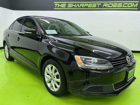 Used 2013 Volkswagen Jetta SE FWD image 2