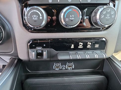 New 2026 RAM 1500 Big Horn AWD/4WD image 18